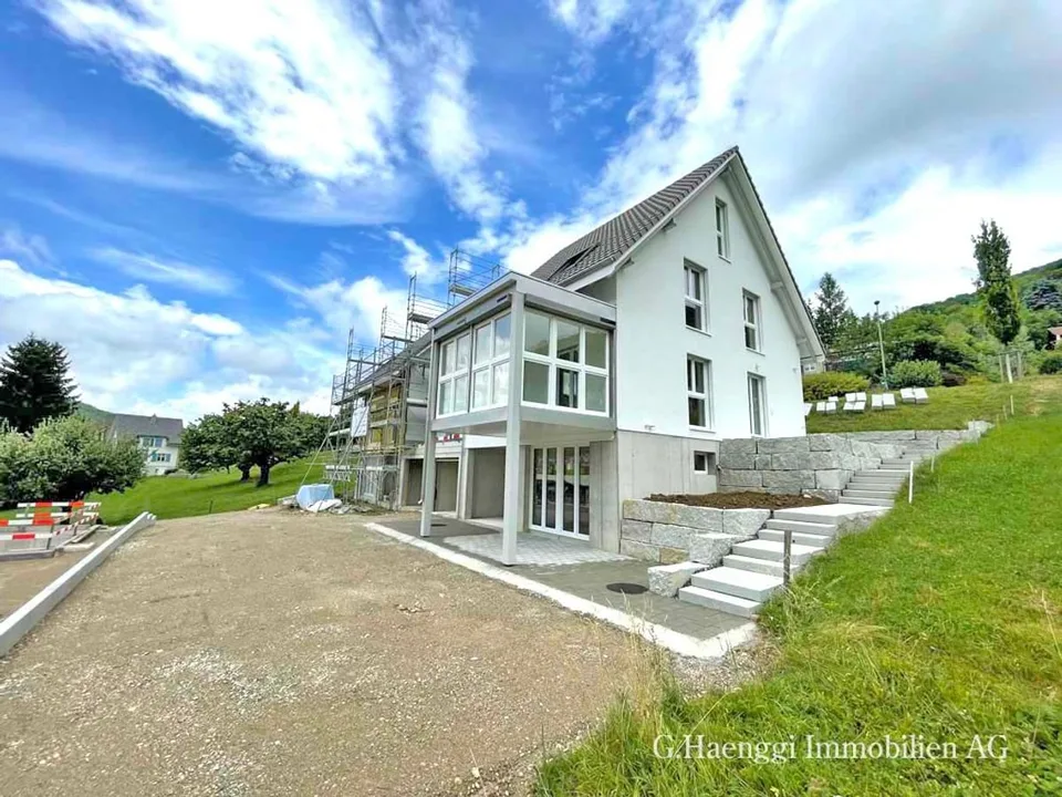 Nuova, spaziosa casa unifamiliare da 5 a 7,5 locali con vista panoramica a Läufelfingen – foto 1 di 13