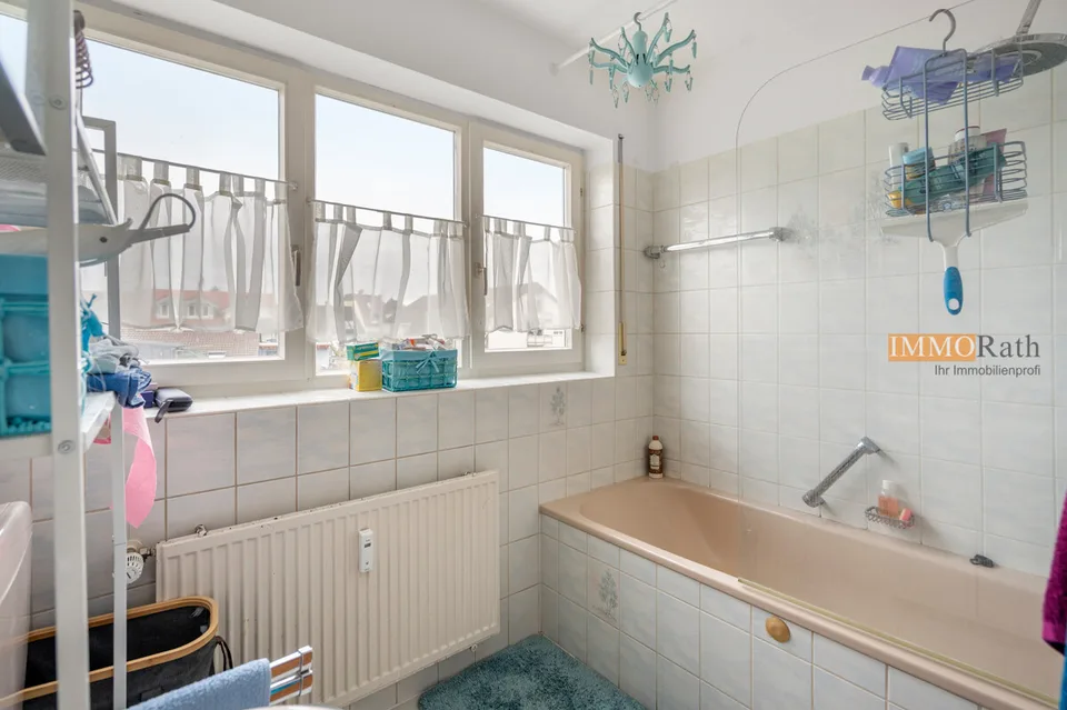 IMMORath.de - Lichtdurchflutete Wohnung mit Balkon und Tiefgaragenstel – Foto 4 von 13
