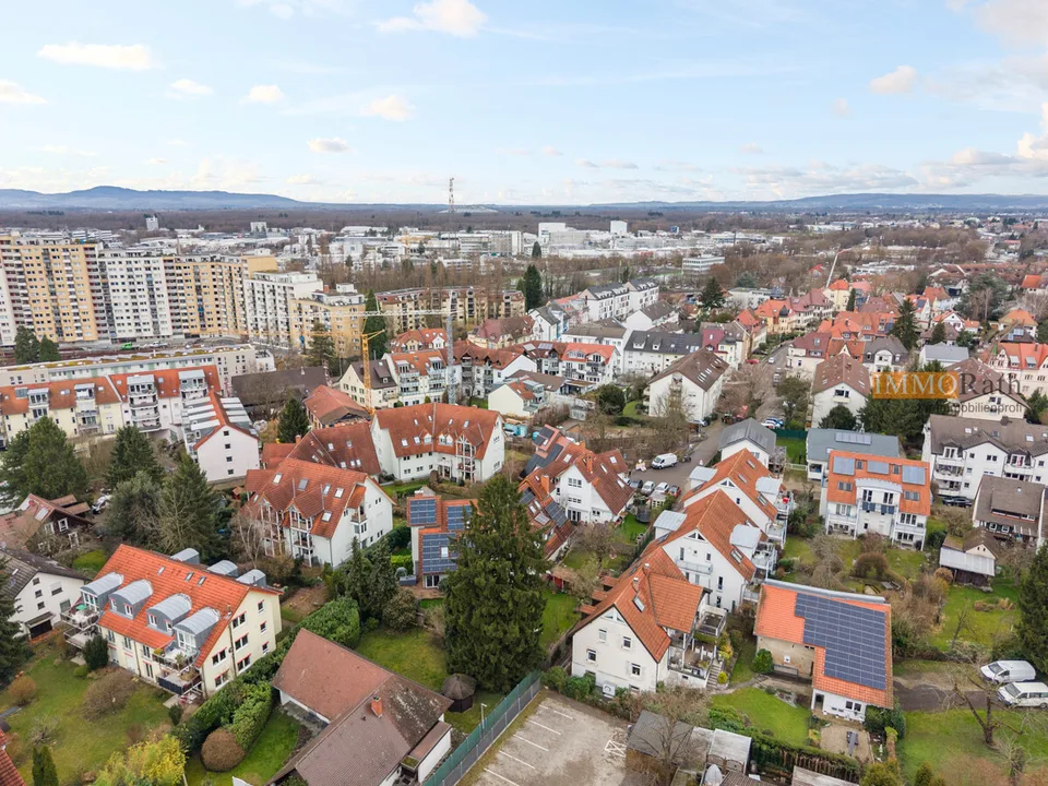 IMMORath.de - Lichtdurchflutete Wohnung mit Balkon und Tiefgaragenstel – Foto 11 von 13