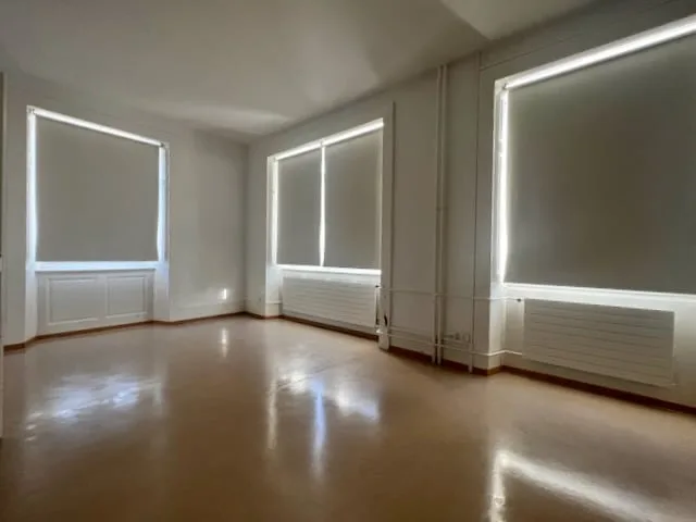 In vendita! Bellissimo edificio misto, con 14 garage e 18 posti auto – foto 8 di 14