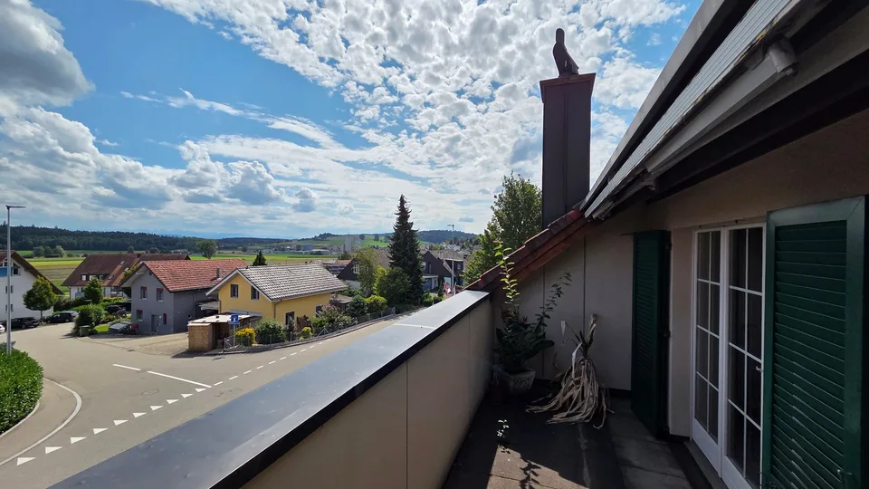 Wohnen wie im Einfamilienhaus - grosse 4 ½-Zimmer-Dachwohnung mit eigenem Eingang, Keller und Garten – Foto 16 von 20