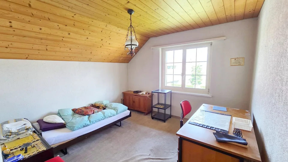 Wohnen wie im Einfamilienhaus - grosse 4 ½-Zimmer-Dachwohnung mit eigenem Eingang, Keller und Garten – Foto 13 von 20