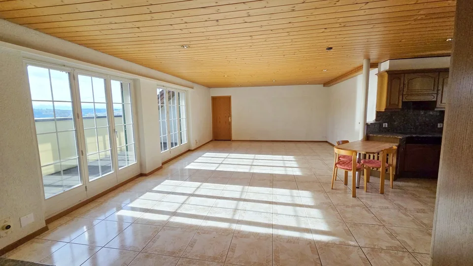 Wohnen wie im Einfamilienhaus - grosse 4 ½-Zimmer-Dachwohnung mit eigenem Eingang, Keller und Garten – Foto 6 von 20