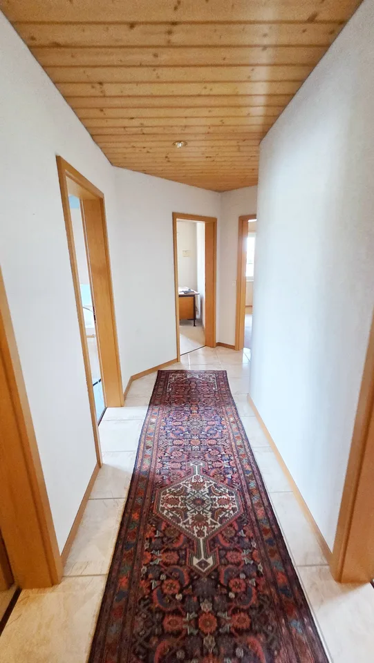 Wohnen wie im Einfamilienhaus - grosse 4 ½-Zimmer-Dachwohnung mit eigenem Eingang, Keller und Garten – Foto 10 von 20