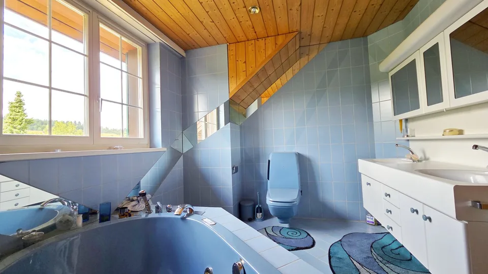 Wohnen wie im Einfamilienhaus - grosse 4 ½-Zimmer-Dachwohnung mit eigenem Eingang, Keller und Garten – Foto 12 von 20
