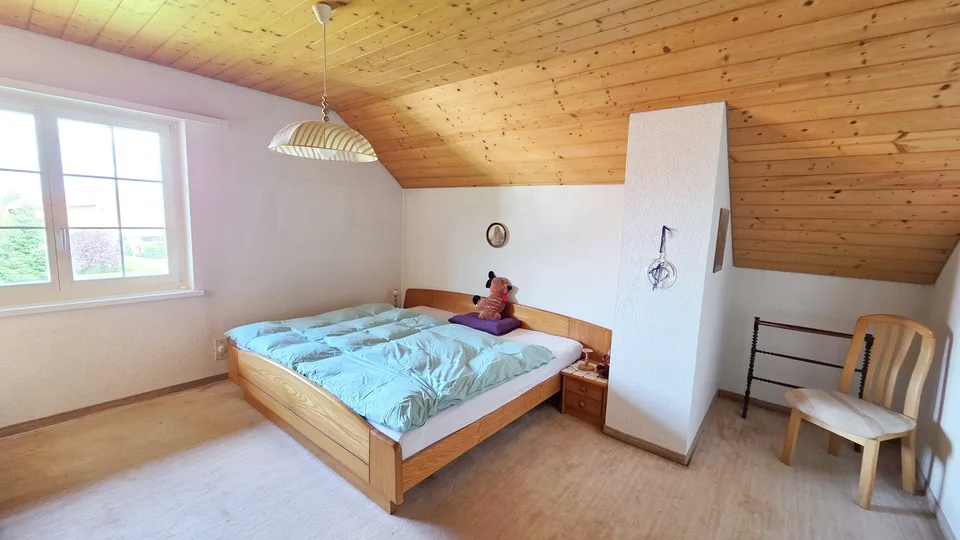 Wohnen wie im Einfamilienhaus - grosse 4 ½-Zimmer-Dachwohnung mit eigenem Eingang, Keller und Garten – Foto 14 von 20