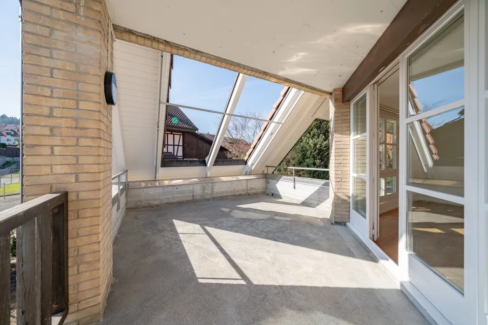 APPARTEMENT SPACIEUX ET LUMINEUX - FRAÎCHEMENT RÉNOVÉ