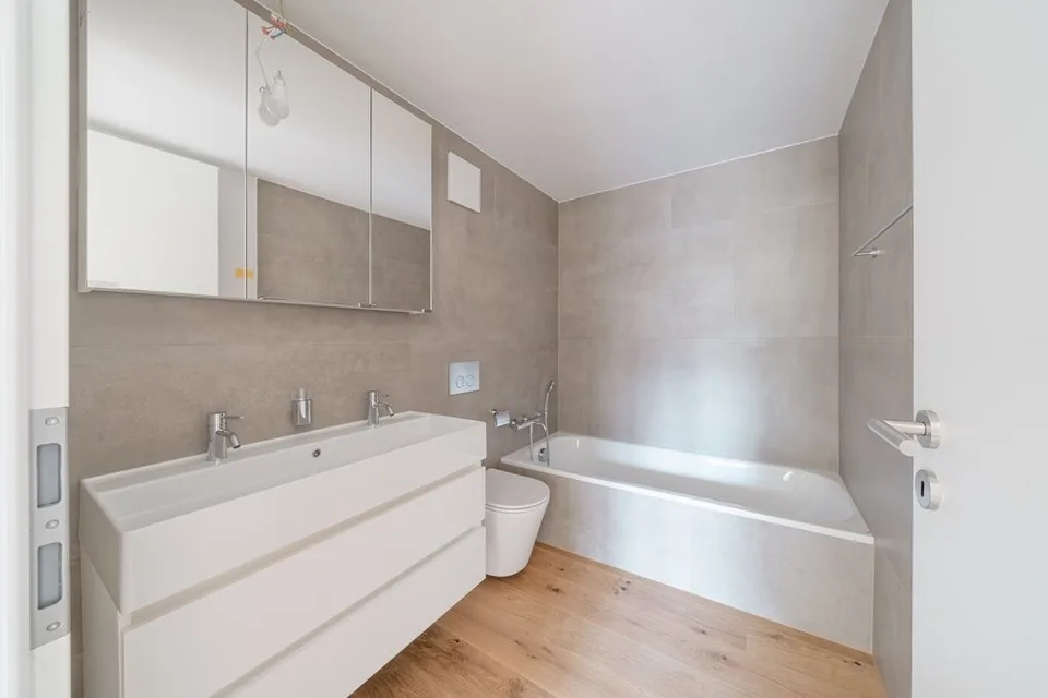 APPARTEMENT SPACIEUX ET LUMINEUX - FRAÎCHEMENT RÉNOVÉ