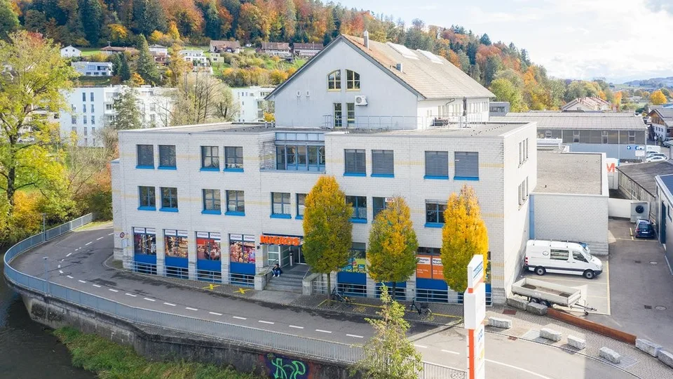 Attractive commercial space in a central location in Schöftland – photo 2 of 12