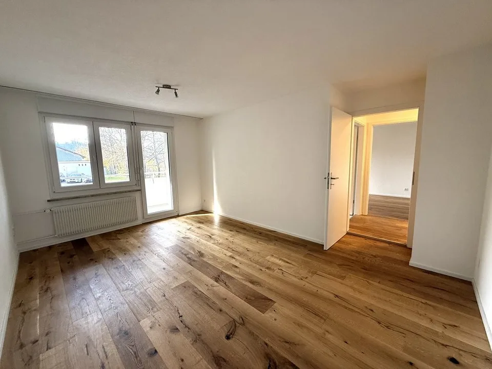 TOLLE 2.5 ZIMMER WOHNUNG MIT GROSSEM BALKON – Foto 4 von 7