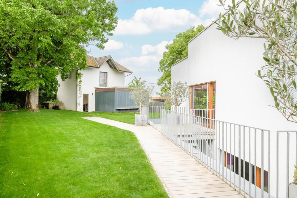 New - Architect's villa to discover – photo 3 of 4