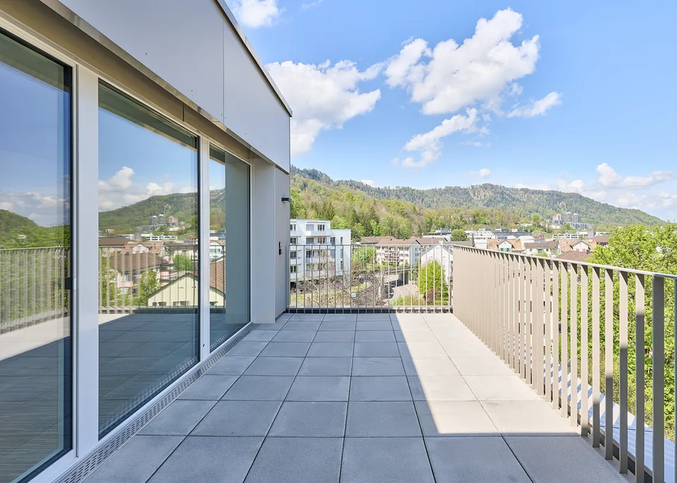 First rental! Attic apartment with spacious terraces in top location – photo 7 of 10