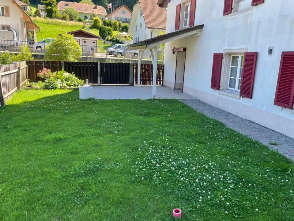 Appartamento di giardino spazioso 4,5 locali con oltre 100 m² di spazio giardino!