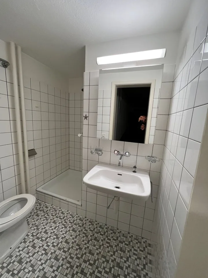 Zu vermieten helle 3 1/2 Zimmer Parterrewohnung mit grossem Sitzplatz