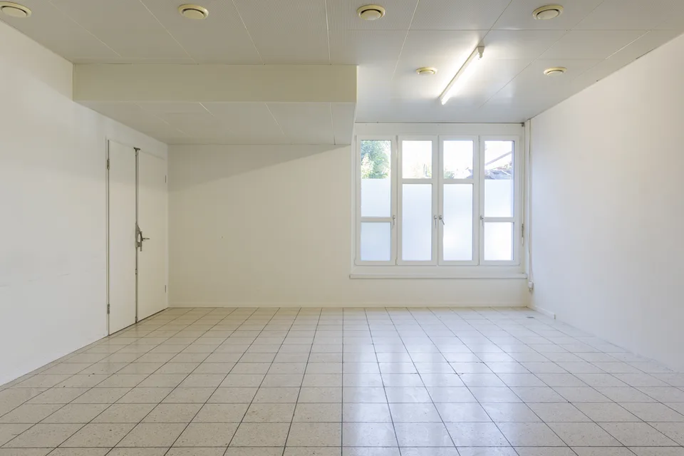 Commercial and office spaces in the heart of Therwil – photo 2 of 6