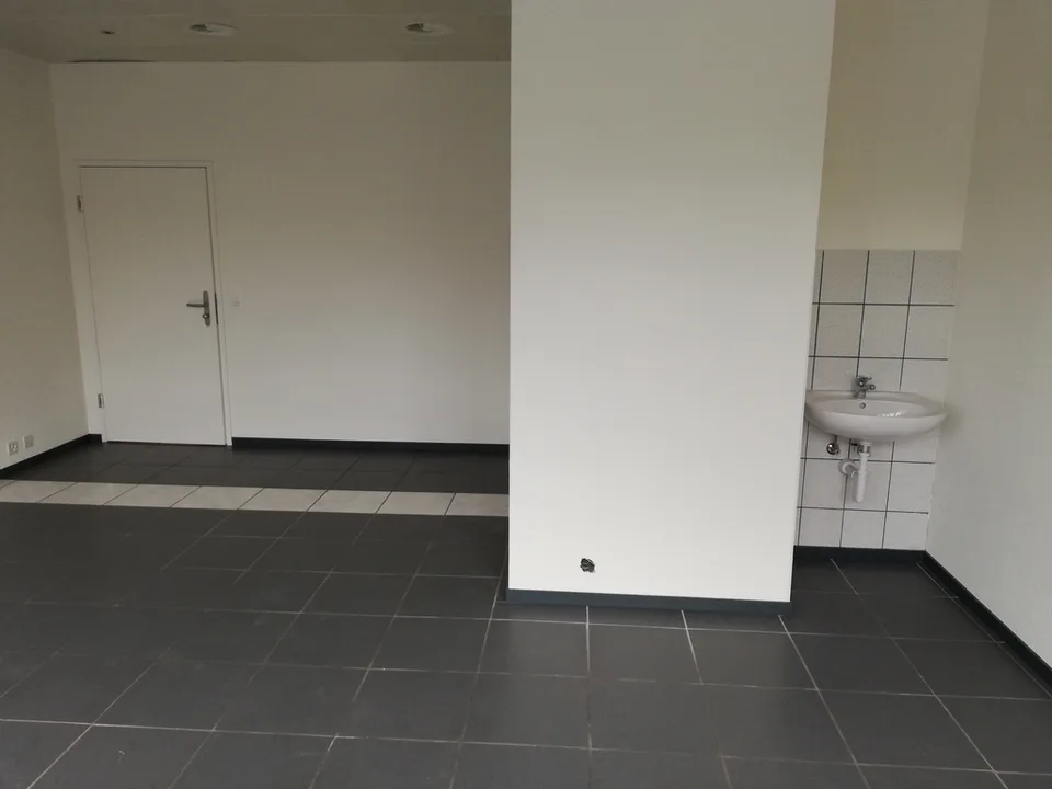 Commercial and office spaces in the heart of Therwil – photo 4 of 6