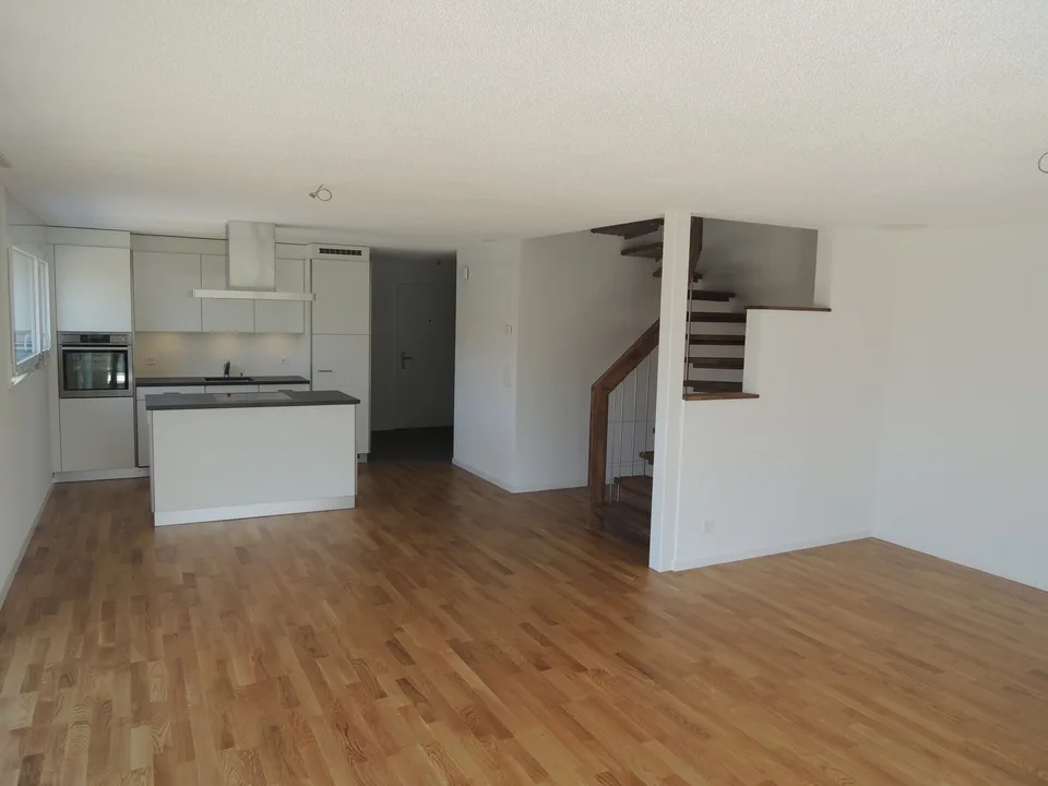 Helle 5.5-Zimmer-Wohnung mit Charme und Blick ins Grüne