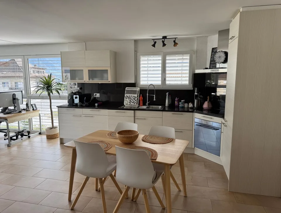 Zu verkaufen wunderschönes 4.5-Zimmer-Apartment – Foto 3 von 12