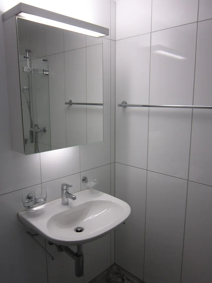 Helle und moderne 2-Zimmerwohnung im Zentrum von Kehrsatz!