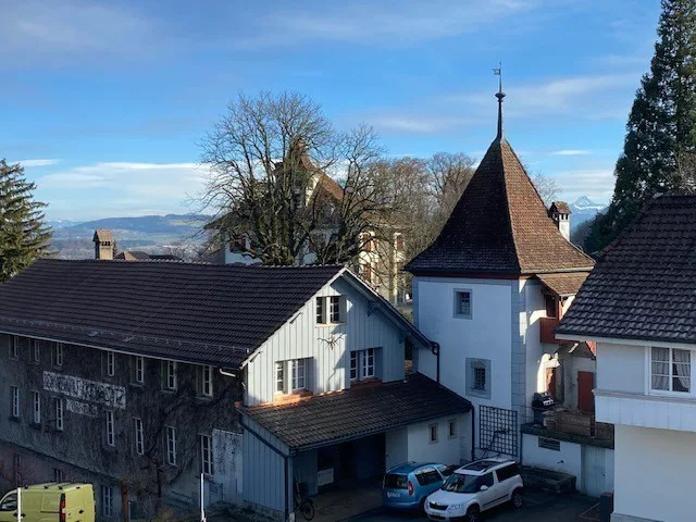 Helle und moderne 2-Zimmerwohnung im Zentrum von Kehrsatz!