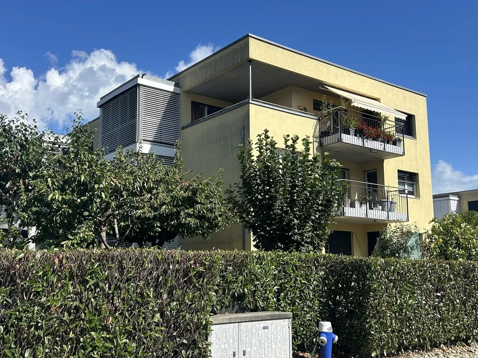 A louer Superbes locaux professionnels de 3.5 pièces Avec parking