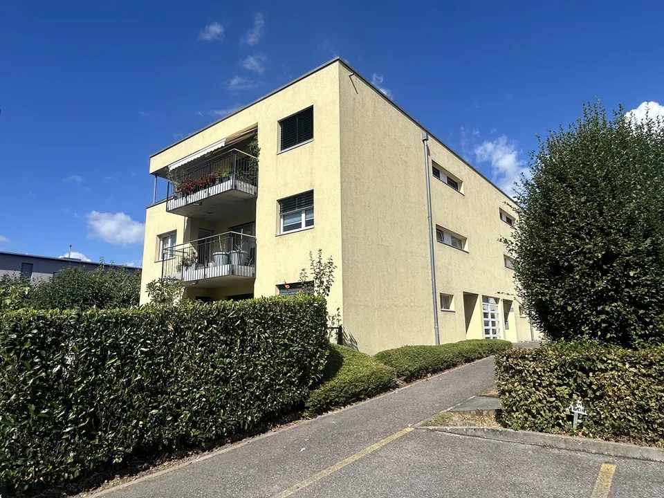A louer Superbes locaux professionnels de 3.5 pièces Avec parking
