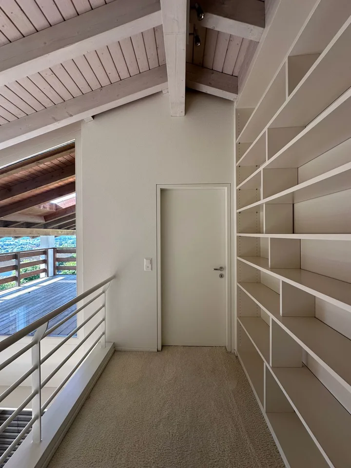 Maison unifamiliale moderne avec grand jardin et balcon!