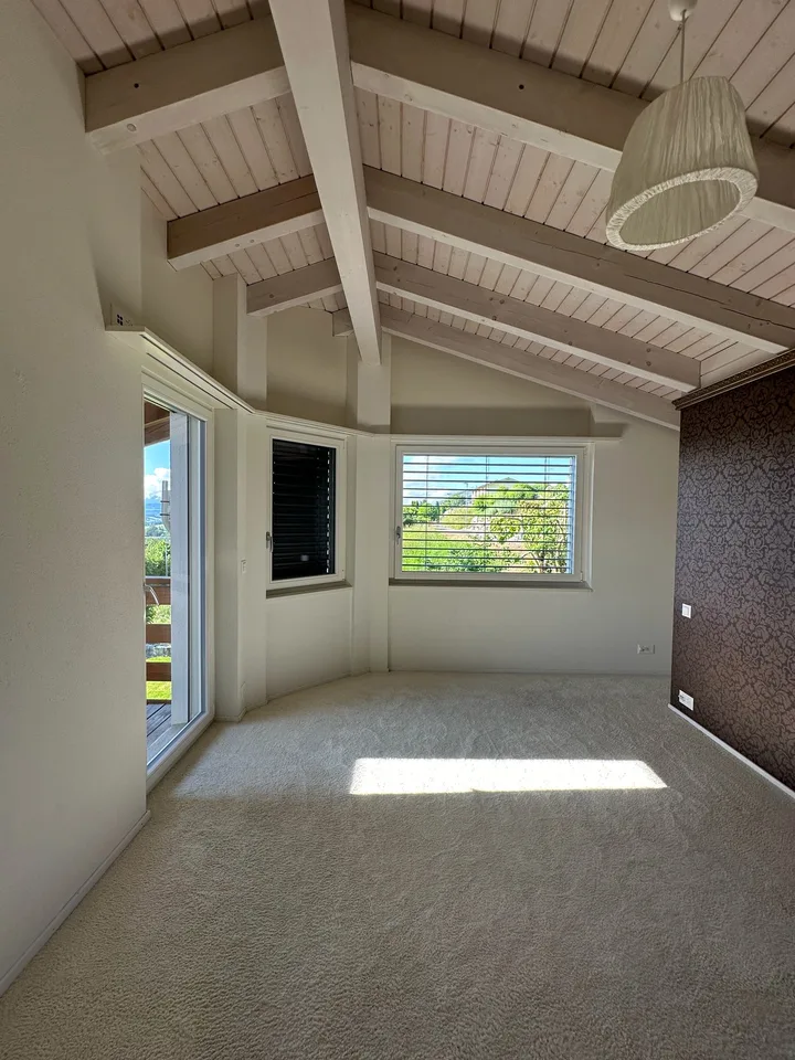 Maison unifamiliale moderne avec grand jardin et balcon!
