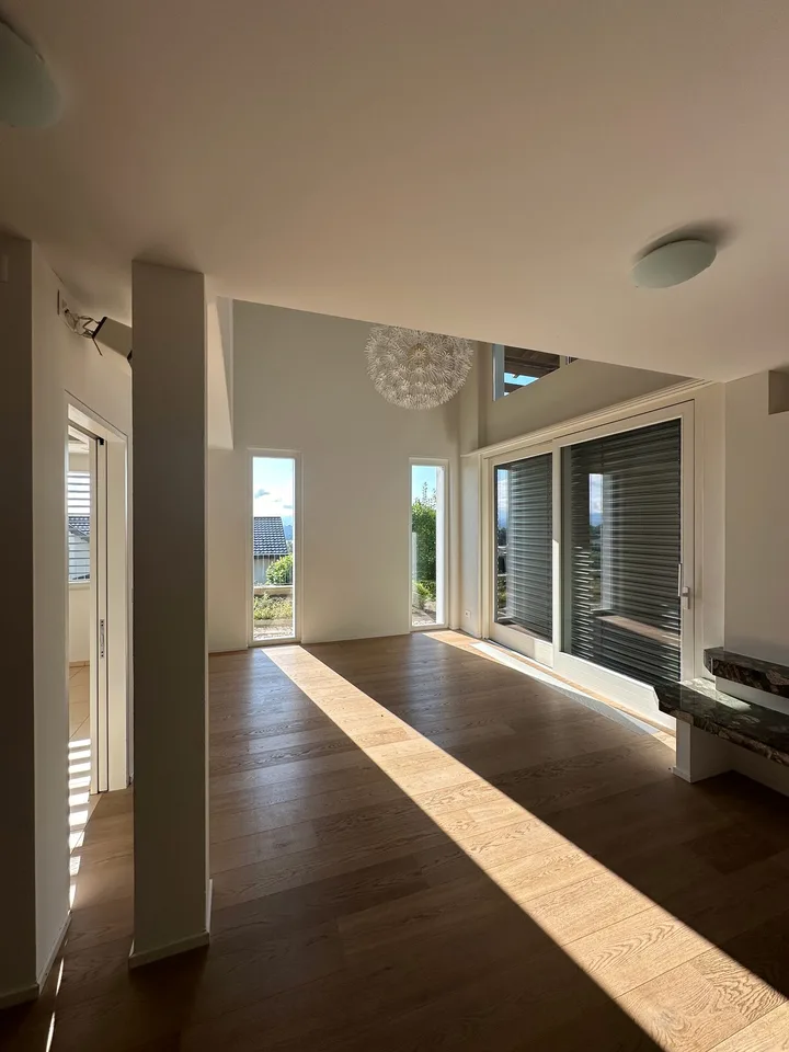 Maison unifamiliale moderne avec grand jardin et balcon!