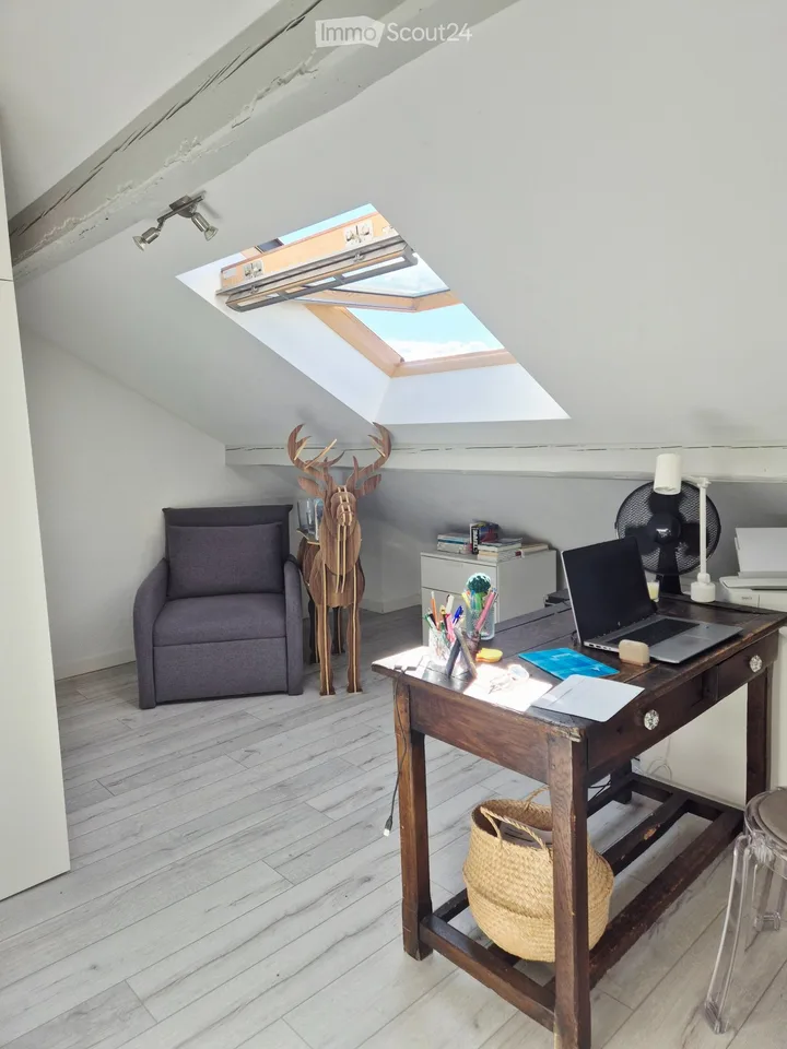 Wunderschöne 4-Zimmer-Wohnung im Dachgeschoss mit Parkplatz
