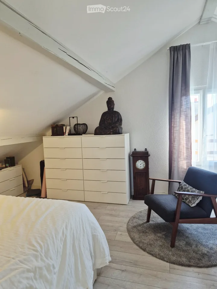 Wunderschöne 4-Zimmer-Wohnung im Dachgeschoss mit Parkplatz