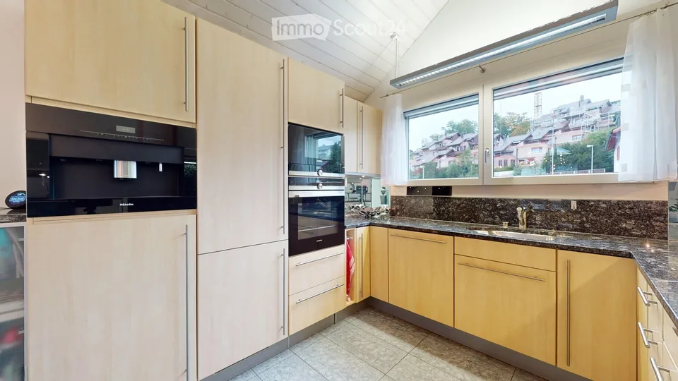 Spacious 4.5-Room Attic Apartment – Modern Living with Stunning View and Winter Balcony