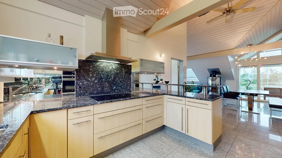 Spacious 4.5-Room Attic Apartment – Modern Living with Stunning View and Winter Balcony