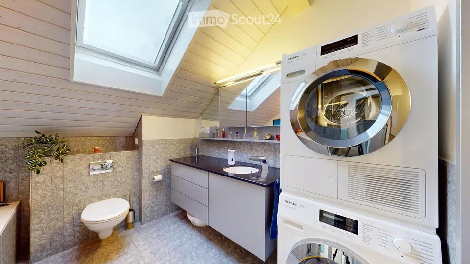 Spacious 4.5-Room Attic Apartment – Modern Living with Stunning View and Winter Balcony