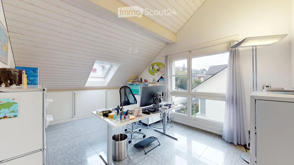 Spacious 4.5-Room Attic Apartment – Modern Living with Stunning View and Winter Balcony