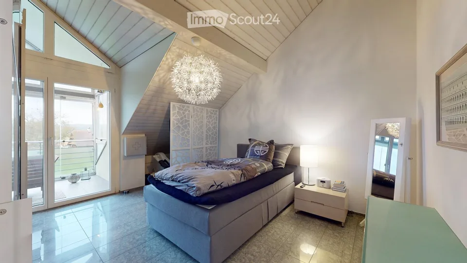 Spacious 4.5-Room Attic Apartment – Modern Living with Stunning View and Winter Balcony