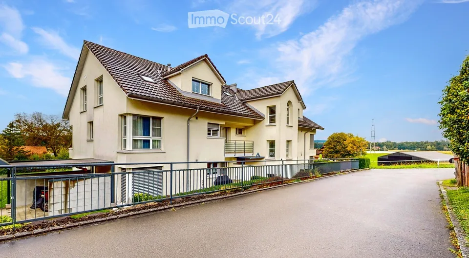 Spacious 4.5-Room Attic Apartment – Modern Living with Stunning View and Winter Balcony