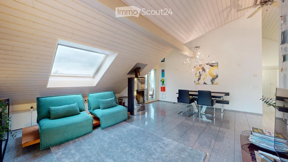 Spacious 4.5-Room Attic Apartment – Modern Living with Stunning View and Winter Balcony