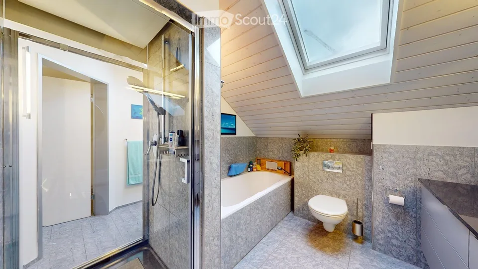 Spacious 4.5-Room Attic Apartment – Modern Living with Stunning View and Winter Balcony