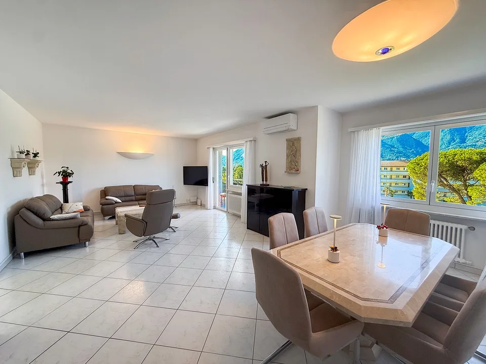 4.5 locali con vista aperta a Tenero - Terrasse und Weitsicht – Foto 7 von 20