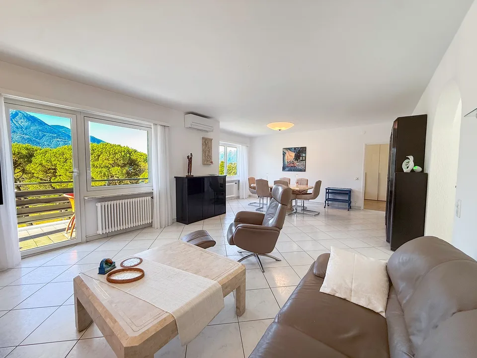 4.5 locali con vista aperta a Tenero - Terrasse und Weitsicht – Foto 5 von 20