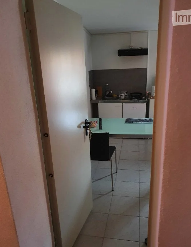 Chambre avec cuisine complètement meublée