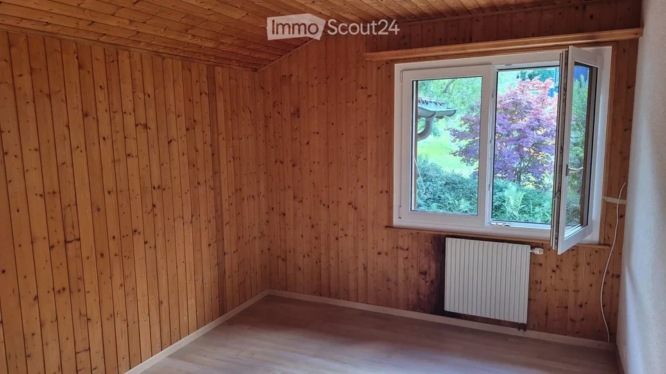 Spacious 3.5-room apartment on the 1st floor under the roof