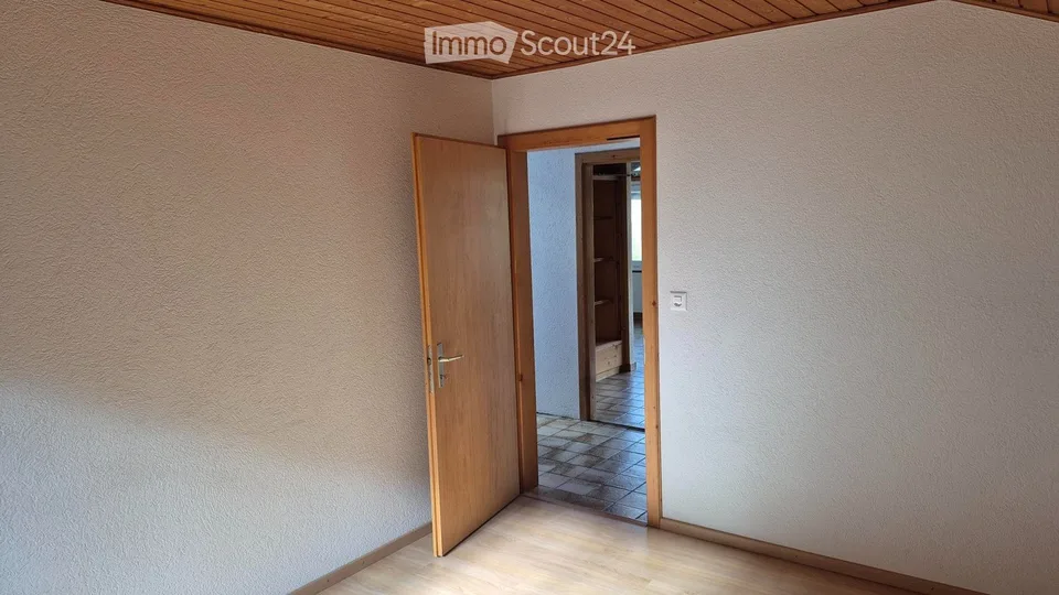 Spacious 3.5-room apartment on the 1st floor under the roof
