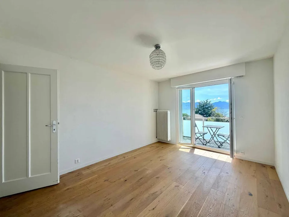 Charmantes 3,5 Zimmer-Wohnung mit atemberaubendem Blick auf den See