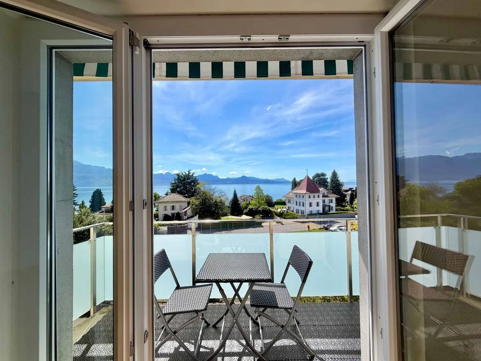 Charmantes 3,5 Zimmer-Wohnung mit atemberaubendem Blick auf den See