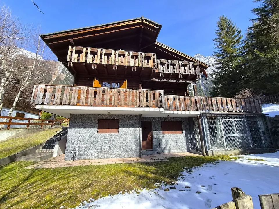 Schönes Doppelchalet mit Grundstück in der Nähe von San Bernardino – foto 2 di 30