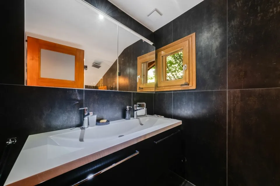 Einzelchalet mit 9 Zimmern, komplett renoviert im Jahr 2012 – Foto 17 von 29