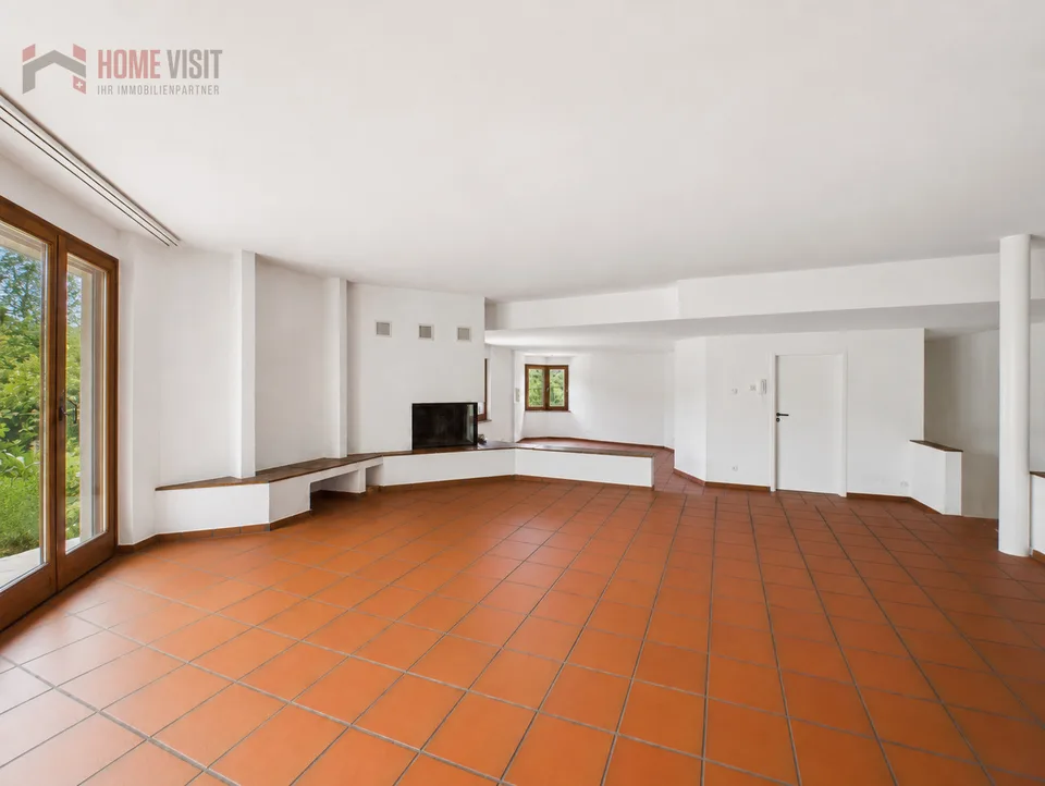 Spacious 3.5-room garden apartment with winter garden & fireplace