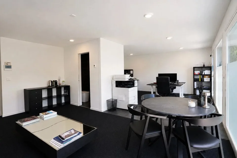 45 m² Bürofläche mit privatem Garten und Parkplatz, nahe am See – Foto 2 von 5